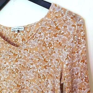 Cupcakes and Cashmere Floral Print Boho VNeck 3/4 Length Sleeve Peplum Blouse XS